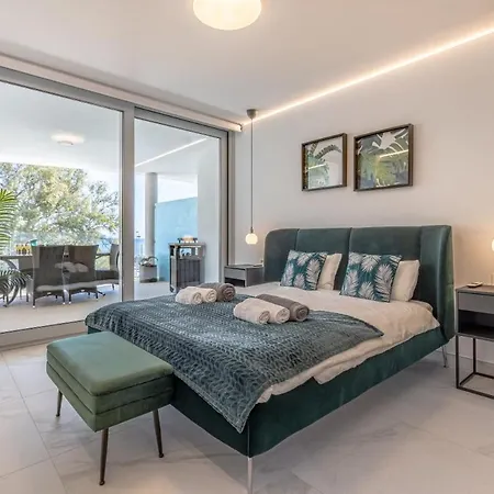 Relax On The Huge Terrace With Sea View 2 Mins To The * Fuengirola