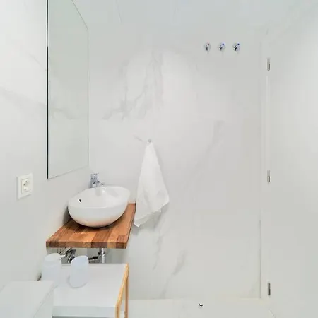 Relax On The Huge Terrace With Sea View 2 Mins To The Appartement