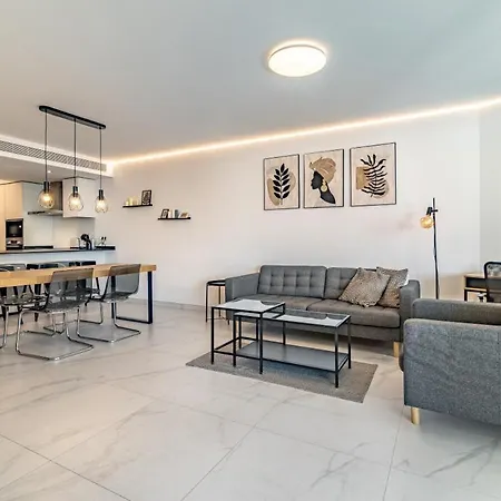 Relax On The Huge Terrace With Sea View 2 Mins To The Appartement Fuengirola