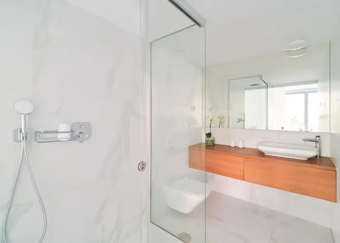 Relax On The Huge Terrace With Sea View 2 Mins To The Apartment *