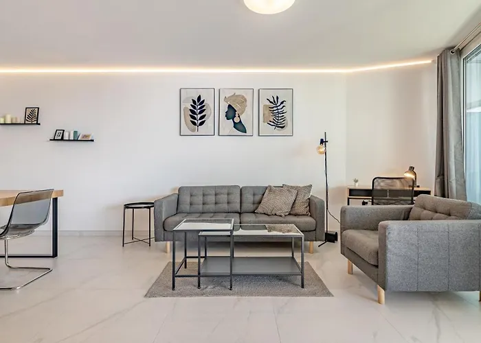 Relax On The Huge Terrace With Sea View 2 Mins To The Apartment