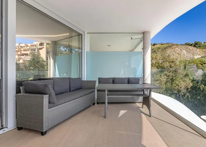 Relax On The Huge Terrace With Sea View 2 Mins To The * Fuengirola