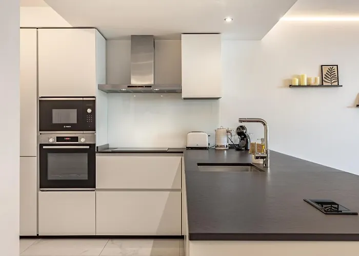 Relax On The Huge Terrace With Sea View 2 Mins To The Apartment