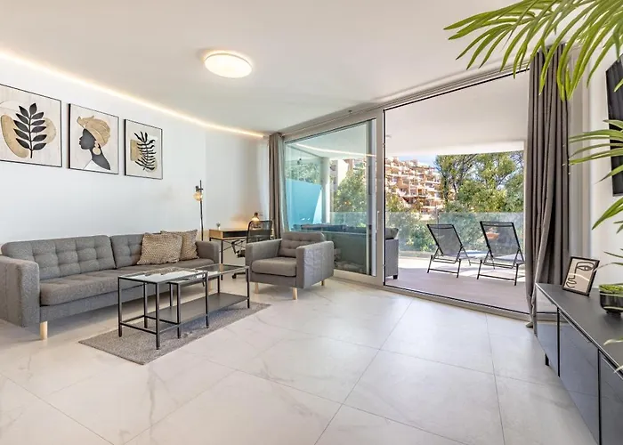 Relax On The Huge Terrace With Sea View 2 Mins To The Apartment Fuengirola