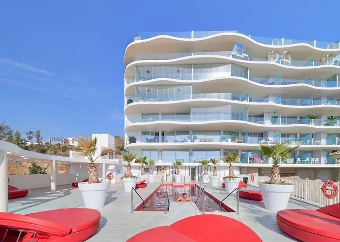 Relax On The Huge Terrace With Sea View 2 Mins To The Fuengirola