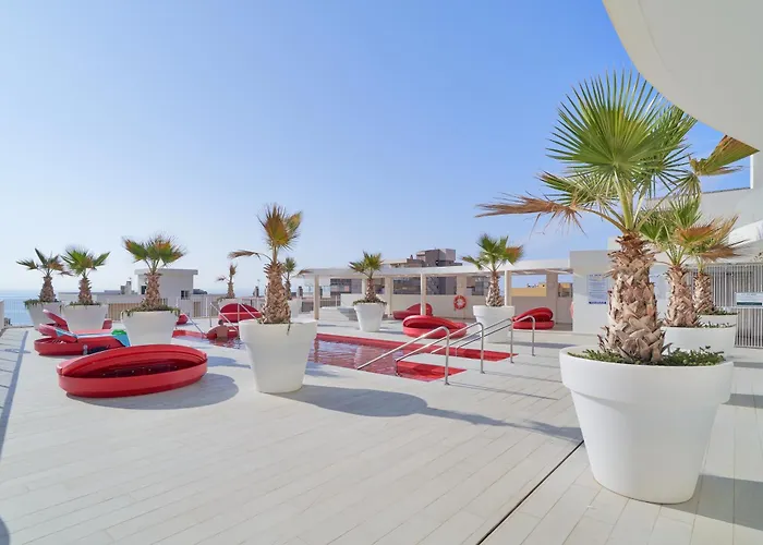 Relax On The Huge Terrace With Sea View 2 Mins To The * Fuengirola