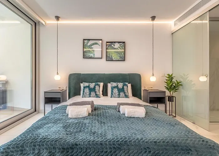 Relax On The Huge Terrace With Sea View 2 Mins To The * Fuengirola