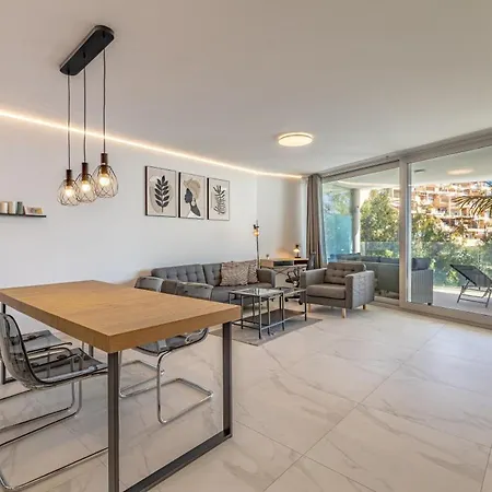 Relax On The Huge Terrace With Sea View 2 Mins To The Lägenhet *