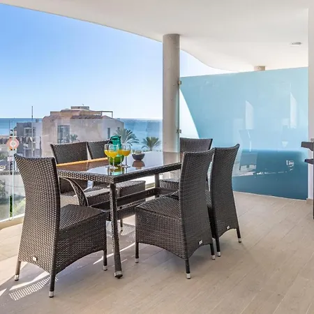 Relax On The Huge Terrace With Sea View 2 Mins To The Lägenhet