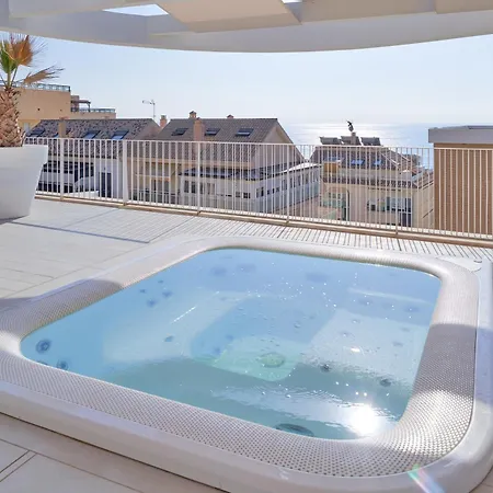 Relax On The Huge Terrace With Sea View 2 Mins To The Lägenhet