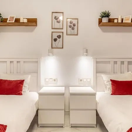 Relax On The Huge Terrace With Sea View 2 Mins To The Fuengirola